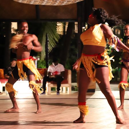 דיאני ביץ' Diani Reef Beach Resort & Spa - Your Beachfront Bliss Awaits מראה חיצוני תמונה Traditional dancers in the Seychelles