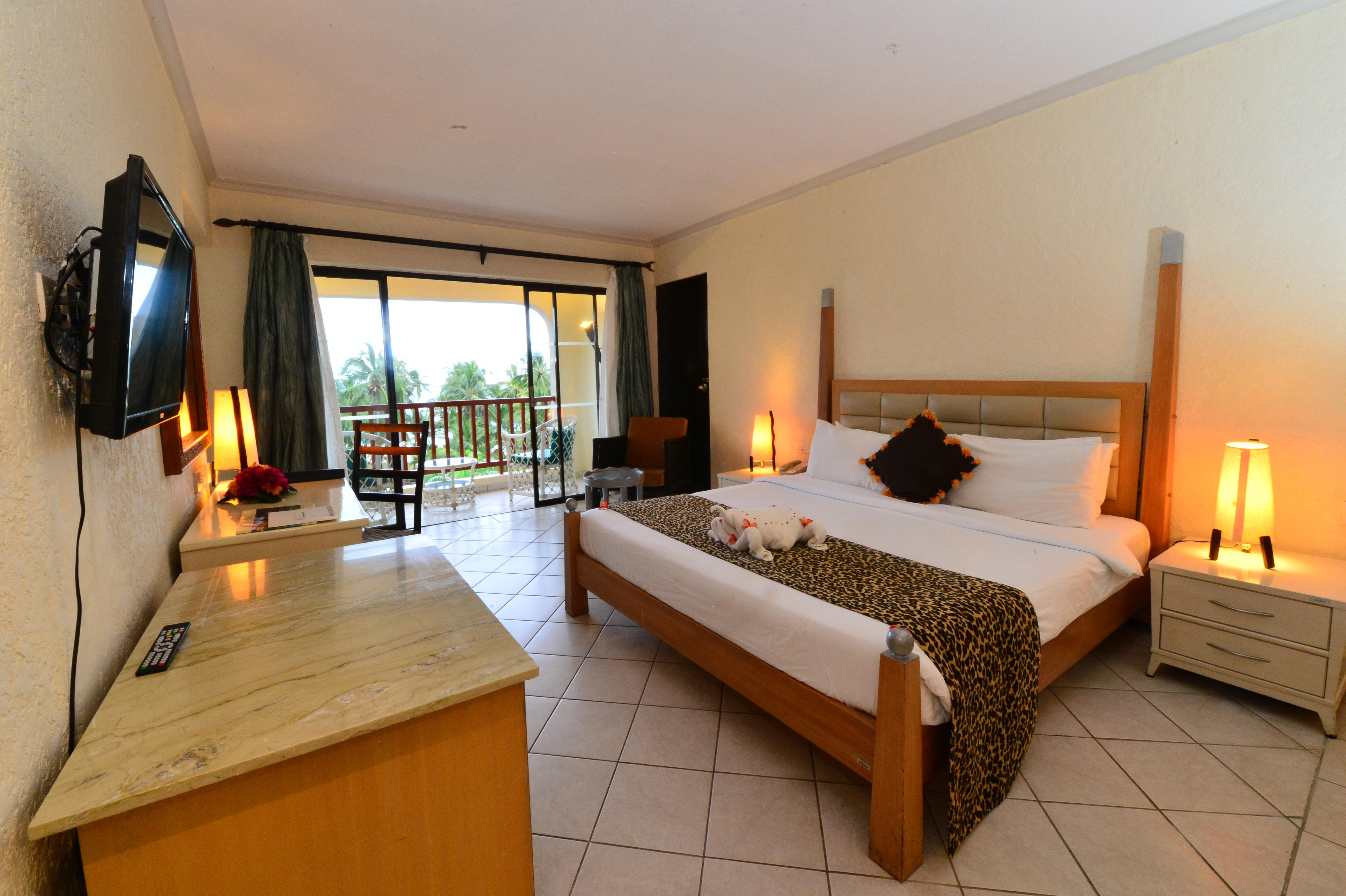 דיאני ביץ' Diani Reef Beach Resort & Spa - Your Beachfront Bliss Awaits מראה חיצוני תמונה Deluxe Room