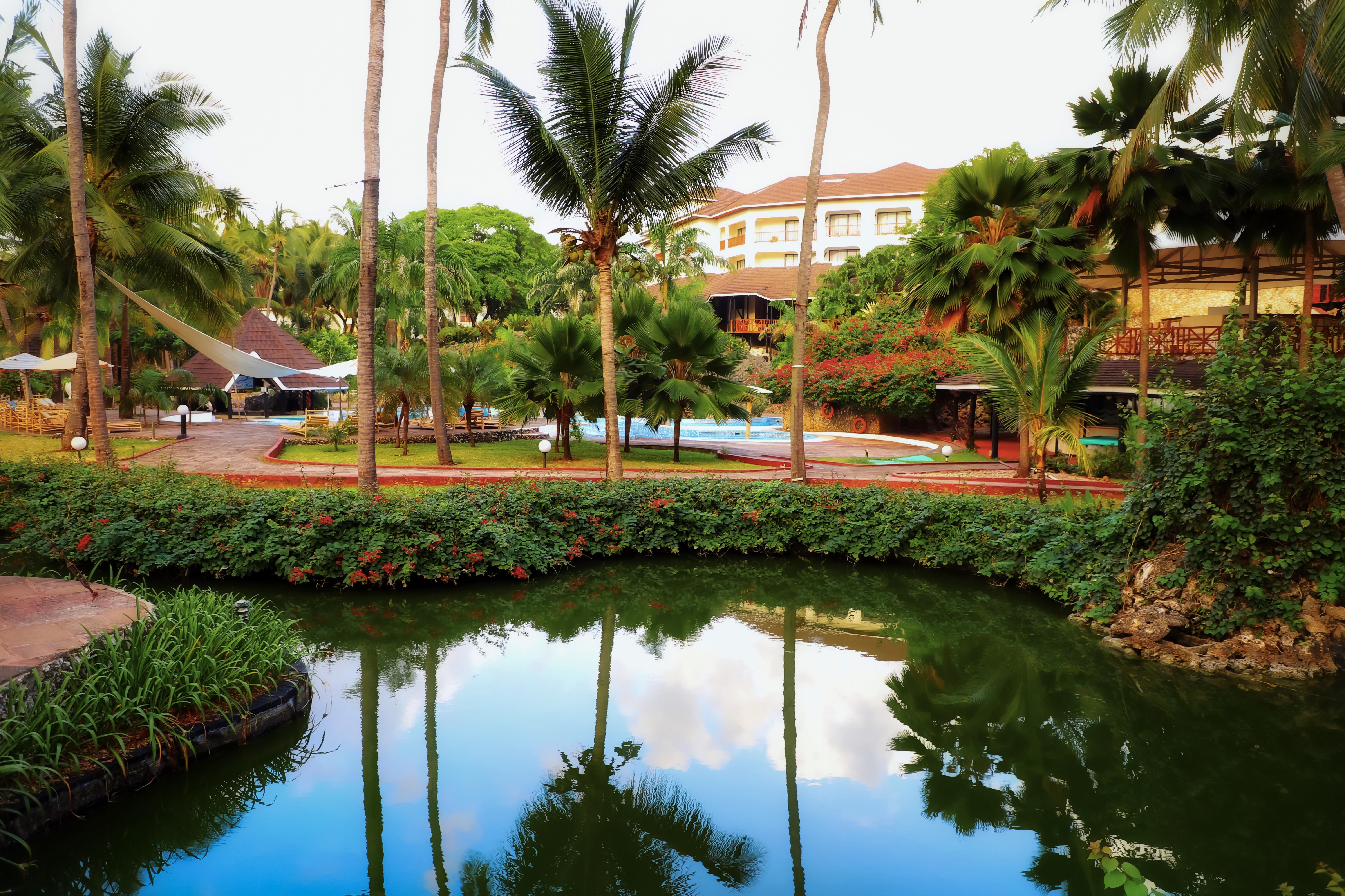 דיאני ביץ' Diani Reef Beach Resort & Spa - Your Beachfront Bliss Awaits מראה חיצוני תמונה The Royal Paradise Hotel and Spa