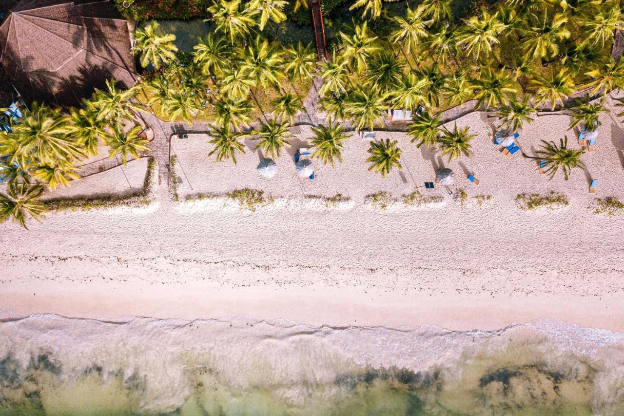 דיאני ביץ' Diani Reef Beach Resort & Spa - Your Beachfront Bliss Awaits מראה חיצוני תמונה Beach at the resort
