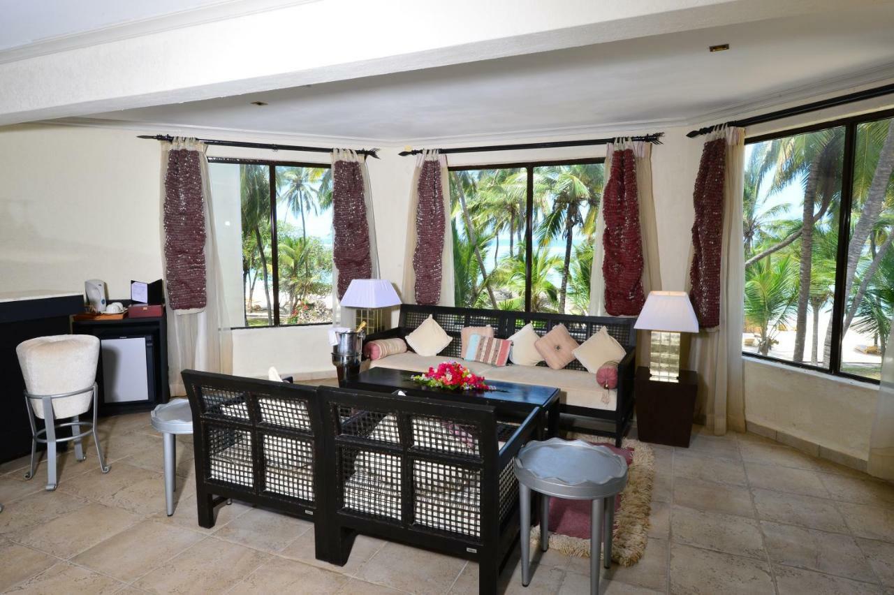 דיאני ביץ' Diani Reef Beach Resort & Spa - Your Beachfront Bliss Awaits מראה חיצוני תמונה Living room
