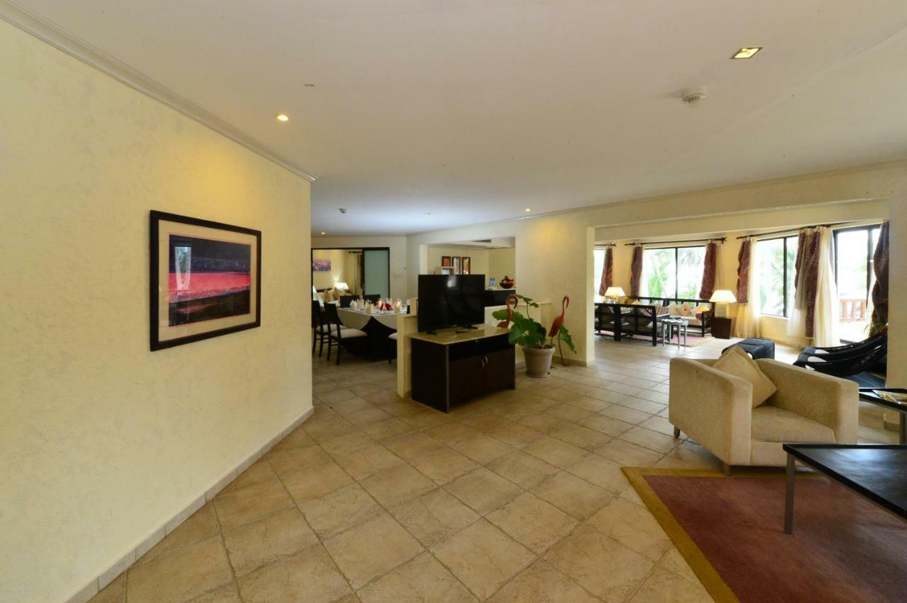 דיאני ביץ' Diani Reef Beach Resort & Spa - Your Beachfront Bliss Awaits מראה חיצוני תמונה A typical suite at the hotel
