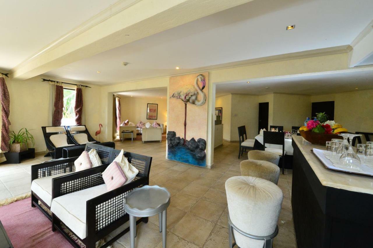 דיאני ביץ' Diani Reef Beach Resort & Spa - Your Beachfront Bliss Awaits מראה חיצוני תמונה The interior of a suite at the hotel